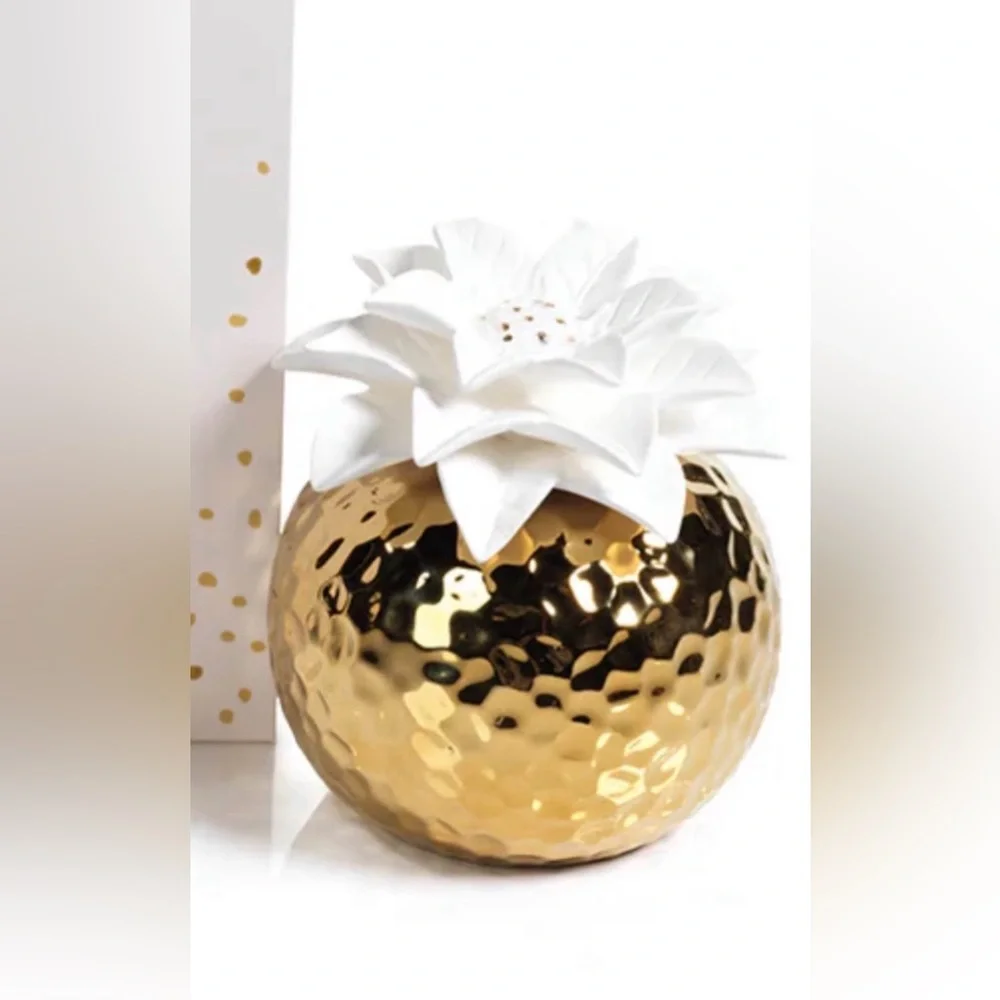 Zodax- Snowcap Poinsettia Porcelain Diffuser - Gold